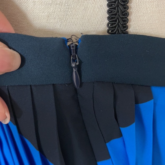 Banana Republic Pleated Blue and Black Midi Skirt - Picture 5 of 7